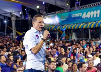 Adjuto Afonso mostra força política e reúne 12 mil apoiadores em lançamento de campanha eleitoral