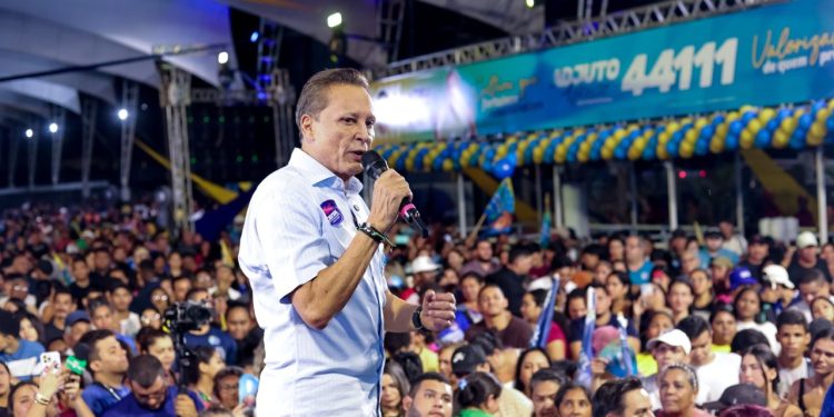 Adjuto Afonso mostra força política e reúne 12 mil apoiadores em lançamento de campanha eleitoral