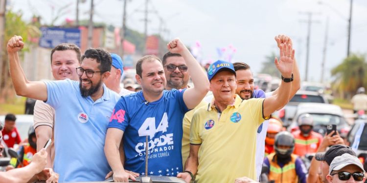 Adjuto Afonso participa de carreata em Iranduba ao lado de Roberto Cidade