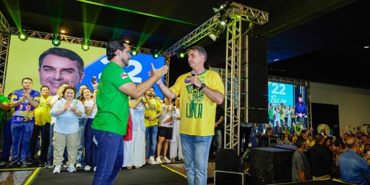 Manaus abraça Flávio: ao lado de Capitão Alberto Neto, candidato promete destravar o potencial do AM