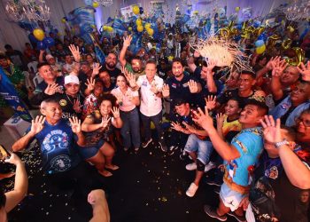 Adjuto Afonso reúne representantes da cultura popular e recebe homenagem como “Embaixador da Cultura e do Folclore do Amazonas”