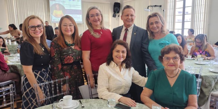 Lei de Adjuto Afonso institui o ‘Dia Florescer da Autoestima da Mulher’ no Amazonas