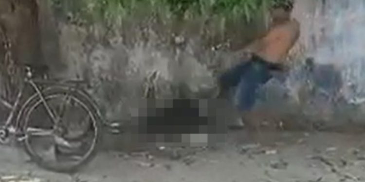 Homem é gravado chutand0 cachorro no interior do Amazonas; vídeo