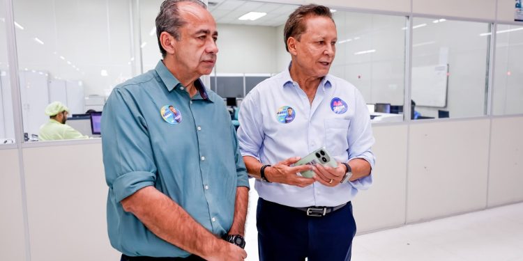 Em visita à Digitron, Adjuto Afonso defende fortalecimento da indústria no Amazonas