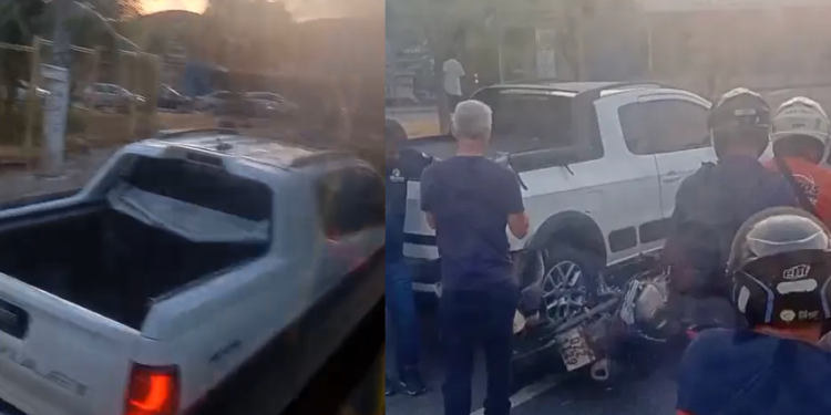 Vídeo: Motociclista m0rr3 em ac1dente com carro em plena avenida Brasil