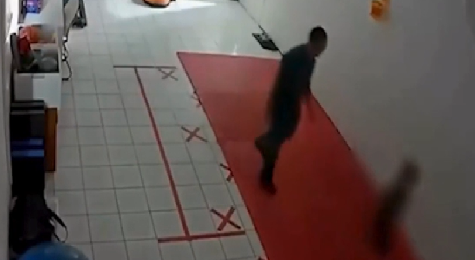 Vídeo: Autista tem o cotovelo qu3brad0 ao ser arremessad0 durante terapia em clínica