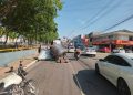 Avenida Brasil fica parcialmente bloqueada após bobinas de 1 tonelada despencarem