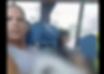 Vídeo: homem é pres0 no ônibus na Avenida Tancredo Neves após ser pego se masturband0