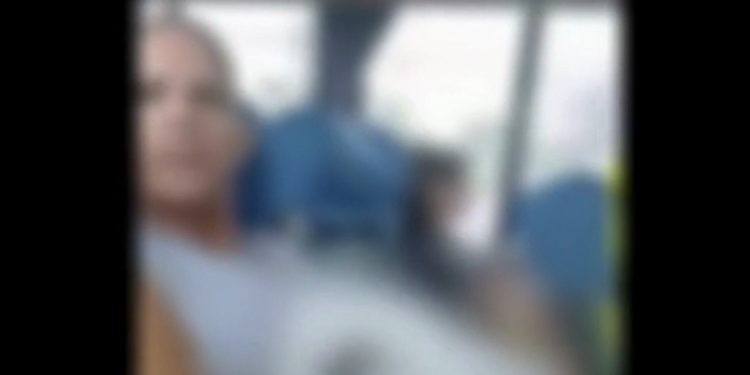 Vídeo: homem é pres0 no ônibus na Avenida Tancredo Neves após ser pego se masturband0
