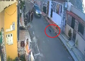 Vídeo: No bairro Santo Antônio, condutor atr0p3l@ cachorro, passa por cima e não ajuda