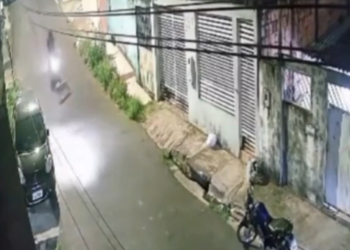 Vídeo: Cão m0rr3 e motociclista fica ferid0 ao tentar desviar em ladeira no Alvorada