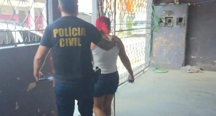 Blindada “Cabelo de Fogo” é presa falsificando documentos em Manaus