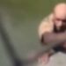 Vídeo: crocodilo puxa pernas de tratador pelo dente e ele m0rre no tanque: ‘ele não conseguia gritar’