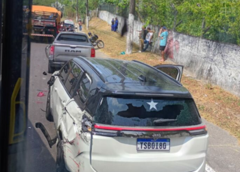 Vídeo: Ac1dente com caminhão deixa seis carros bat1d0s e ca0s na Torquato Tapajós