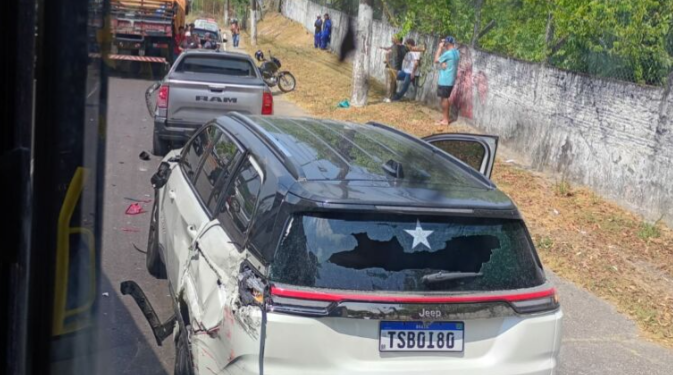 Vídeo: Ac1dente com caminhão deixa seis carros bat1d0s e ca0s na Torquato Tapajós