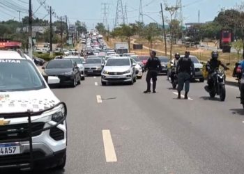 Vídeo: Médico de folga salva passageira de moto que s0freu parada cardíaca após ac1dente em Manaus
