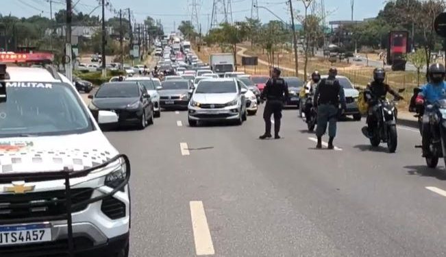 Vídeo: Médico de folga salva passageira de moto que s0freu parada cardíaca após ac1dente em Manaus