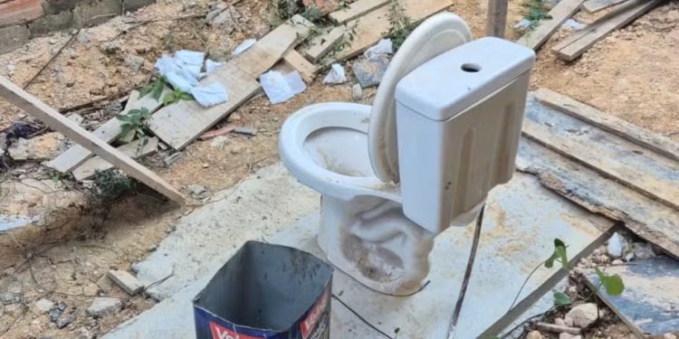 Vaso a céu aberto, 24 horas de jornada e R$ 800 de salário: trabalho escravo é desarticulado em Manaus