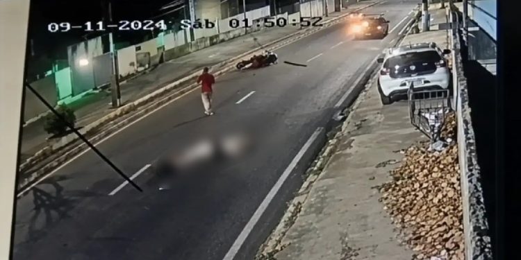 Vídeo: Carro passa com tudo por casal e vít1mas r0lam no chão em Manaus; condutor fug1u