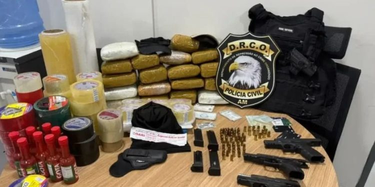 Policiais militares e mulher são pr3s0s tentando r0ubar 50 kg de dr0gas para fazer ‘arrocho’ em Manaus
