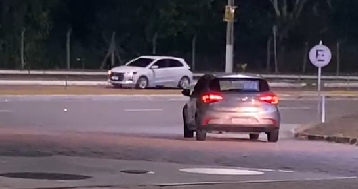 Vídeo mostra band1d0s levando carro de motorista de app após assalt0 no Tarumã; veja