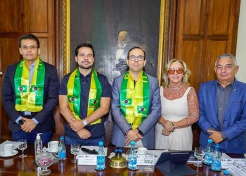 Capitão Alberto Neto critica “manicômio tributário” e cobra apoio a empresários em reunião da ACA