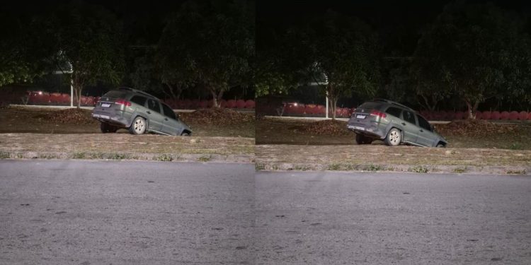 Após colisão, motorista é seguido por motociclistas e acaba dentro de vala na AM-010