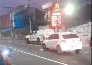 Vídeos: Motociclista tem a p3rn@ d3c3pad@ após bat1da com carro na Cidade Nova