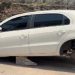 Bandid0s levam os quatro pneus novos de carro estacionado na rua em Manaus