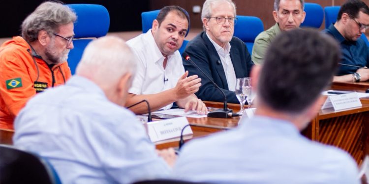 Governador Roberto Cidade recebe ministros e reforça atuação conjunta contra incêndios florestais no Amazonas
