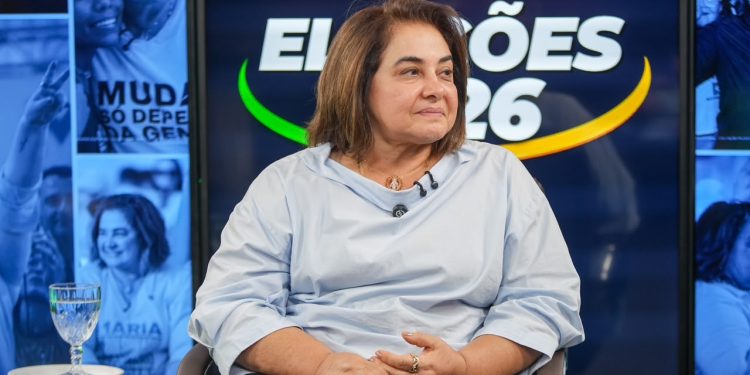 Professora Maria confronta prefeitos aliados a Omar Aziz sobre abandono da população do interior