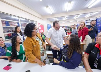Governador Roberto Cidade confirma abono do Fundeb para servidores da educação em 2026