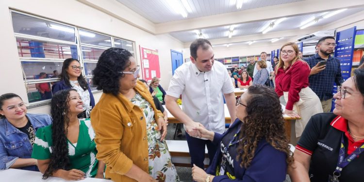 Governador Roberto Cidade confirma abono do Fundeb para servidores da educação em 2026