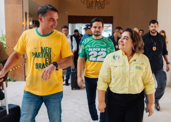 Flávio Bolsonaro e Nikolas Ferreira desembarcam em Manaus para maior ato da direita no Norte e colocam Amazonas no centro da virada nacional