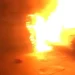 Carro pega fogo em frente de escola e fica totalmente destruído na Zona Leste de Manaus