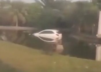Vídeo: carro cai dentro do lago do motel em Manaus: ‘furando o couro’