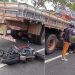 Vídeo mostra estado delicado de motoqueiro embaixo de caminhão em Manaus