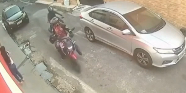 Vídeo: Tentativa de ass@lt0 a mulher no Coroado é gravada por câmeras de segurança em Manaus
