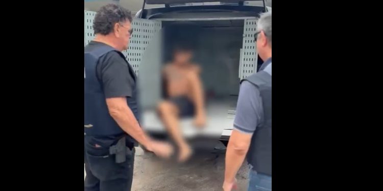 Vídeo: ciumento é pres0 em Manaus após dar vários s0c0s na companheira