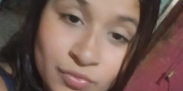 Mãe pede ajuda para encontrar filha desaparecida em Manaus: ‘volte para casa’