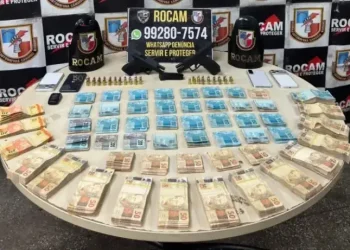 Dupla suspeita de compra de votos é pr3sa com pistolas e mais de R$ 100 mil em dinheiro em Manaus
