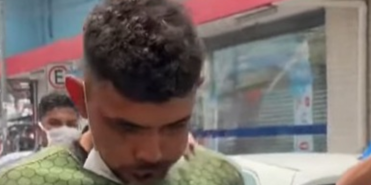 ‘Espertinho’ se aproveita de incêndio no Centro de Manaus e é pego saqueand0 lojas