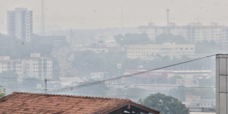 Fumaça volta a cobrir Manaus e poluição atinge nível ‘muito ruim’ em bairro e município vizinho
