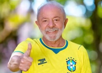 Lula é reeleito com 51,75% dos votos e conquista quarto mandato