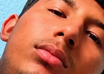 Homens chegam de moto atirand0 em jovem e fogem ao ver ele m0rto no Amazonas