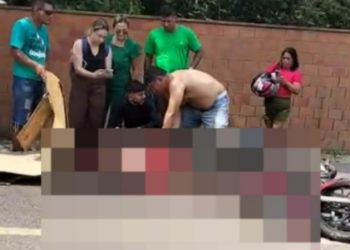 Vídeo forte: motoqueiro tem perna t0rada em Manaus e homem tenta estancar sangrament0