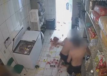 Vídeo: jovens invadem escola municipal e quebram 400 ovos da merenda escolar