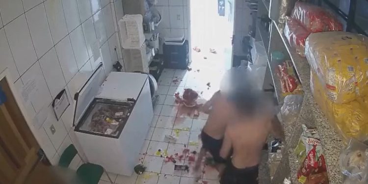 Vídeo: jovens invadem escola municipal e quebram 400 ovos da merenda escolar