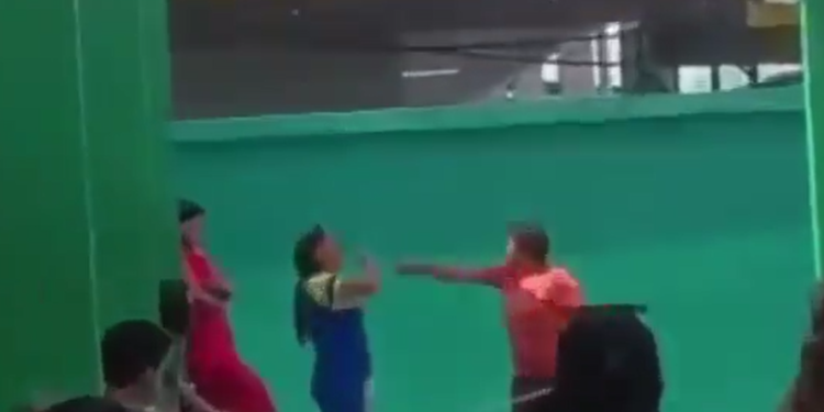 Vídeo: Bolsonarista x lulista? Em Manaus, mulheres vão pra p0rr@da durante votação em escola