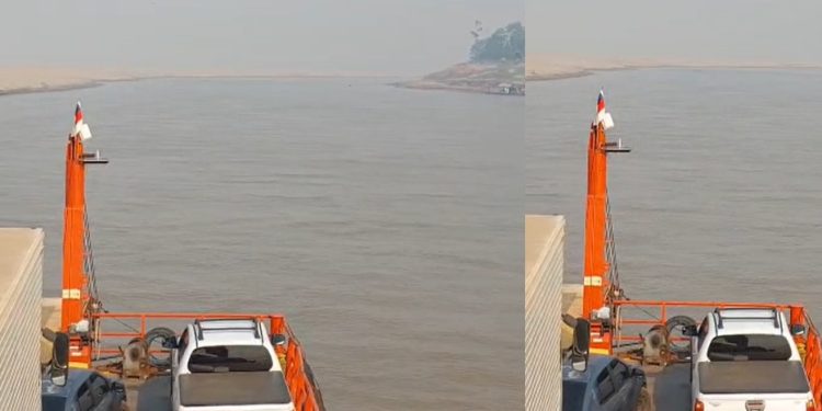 Vídeo embarcações enfrentam fumaça e vazante nos rios de todo o Amazonas